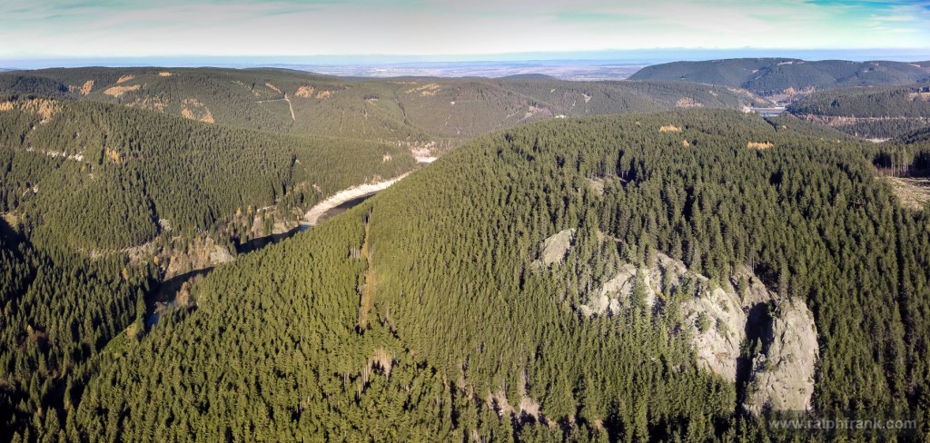 Blick zum Böhlerfelsen an der Ohratalsperre bei Luisenthal / Foto: Ralph Frank